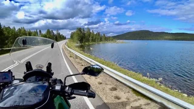 Najlepsze trasy motocyklowe w Mazurach: piękne widoki i wyzwania