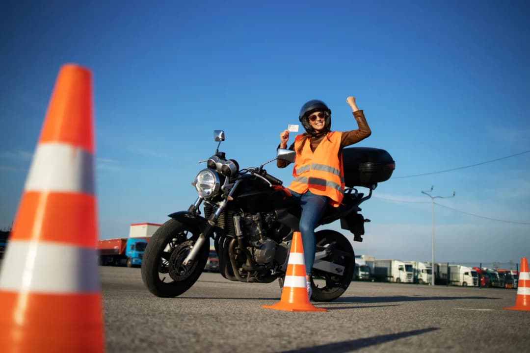 Jakie uprawnienia na motorower? Sprawdź, co musisz wiedzieć