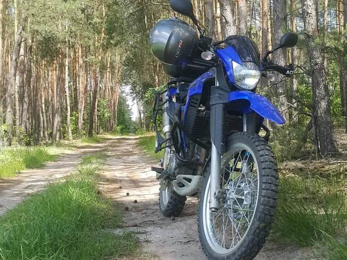 Trasy motocyklowe enduro w Polsce: odkryj najciekawsze szlaki i wyzwania