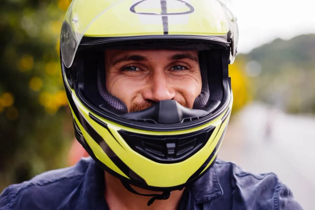Jak prawidłowo dobrać rozmiar kasku motocyklowego i uniknąć błędów