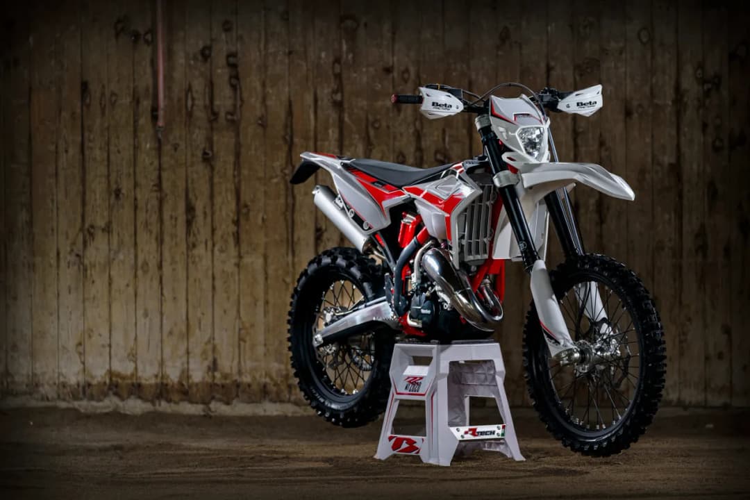 Jaki motocykl enduro wybrać, aby uniknąć błędów początkujących?