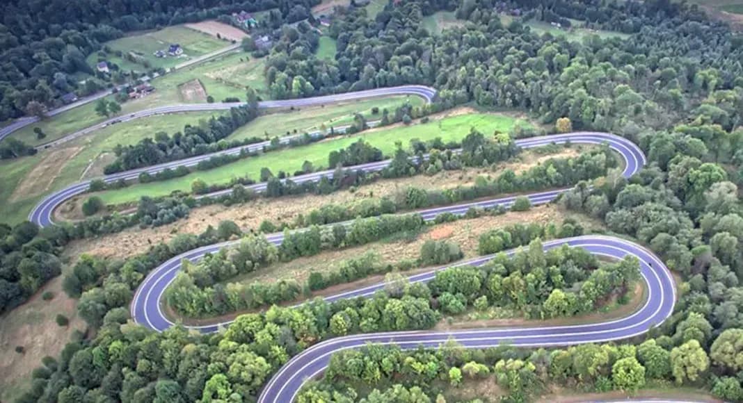 Gotowe trasy motocyklowe w Polsce – piękne widoki i łatwe do pobrania