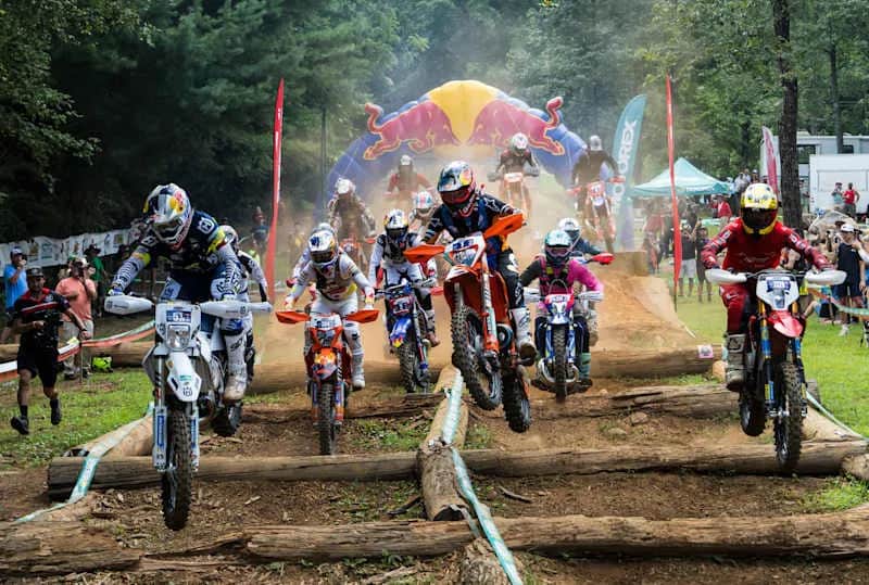 Supermoto czy enduro – kluczowe różnice, które musisz znać Supermoto czy enduro – kluczowe różnice, które musisz znać