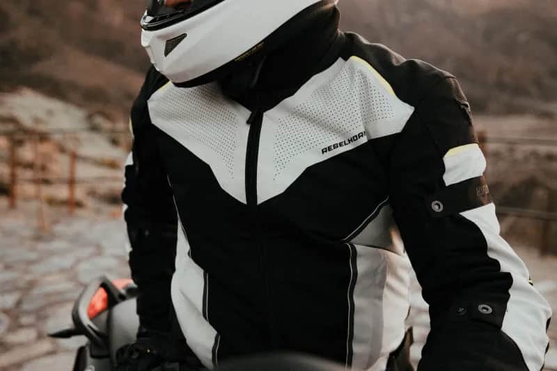 Jaką kurtkę motocyklową na lato wybrać, aby czuć się komfortowo?