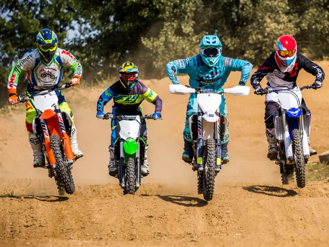 Jakie enduro 250 4t wybrać - porównanie modeli i opinie użytkowników