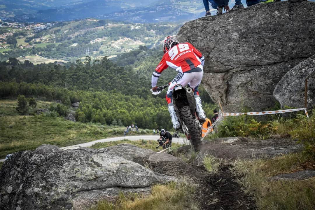 Super Enduro – co to jest i dlaczego warto to znać?
