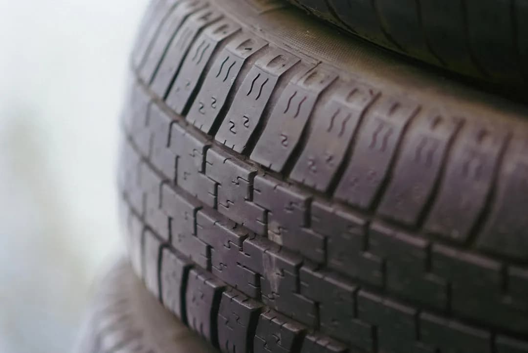 Jak wyważyć koło motocyklowe, aby uniknąć drgań i poprawić bezpieczeństwo