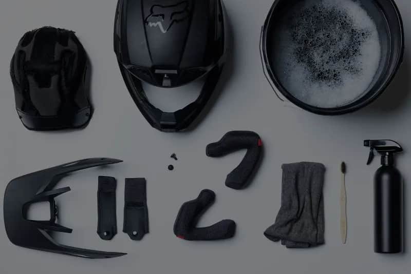 Jak czyścić kask motocyklowy, aby uniknąć uszkodzeń i bakterii