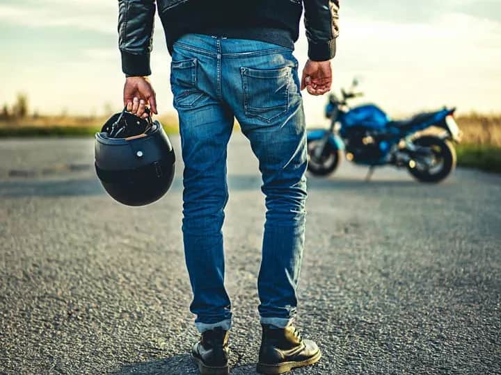 Jak dopasować kask motocyklowy, aby uniknąć niebezpieczeństwa na drodze